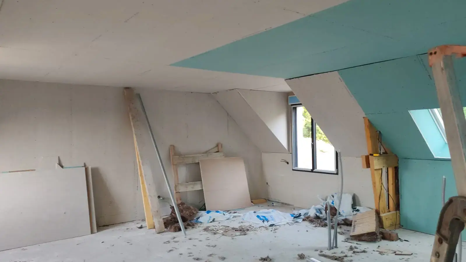 Travaux intérieurs de maison, doublage, cloison, faux plafond et isolation