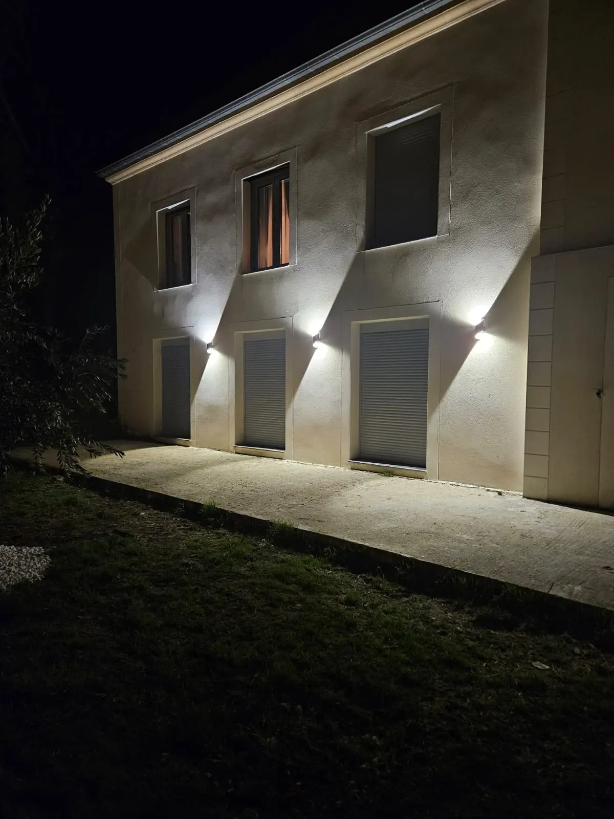 Travaux de rénovation extérieur et intérieur, pavement, terrasse en béton, électricité, plomberie, rénovation de salle de bain