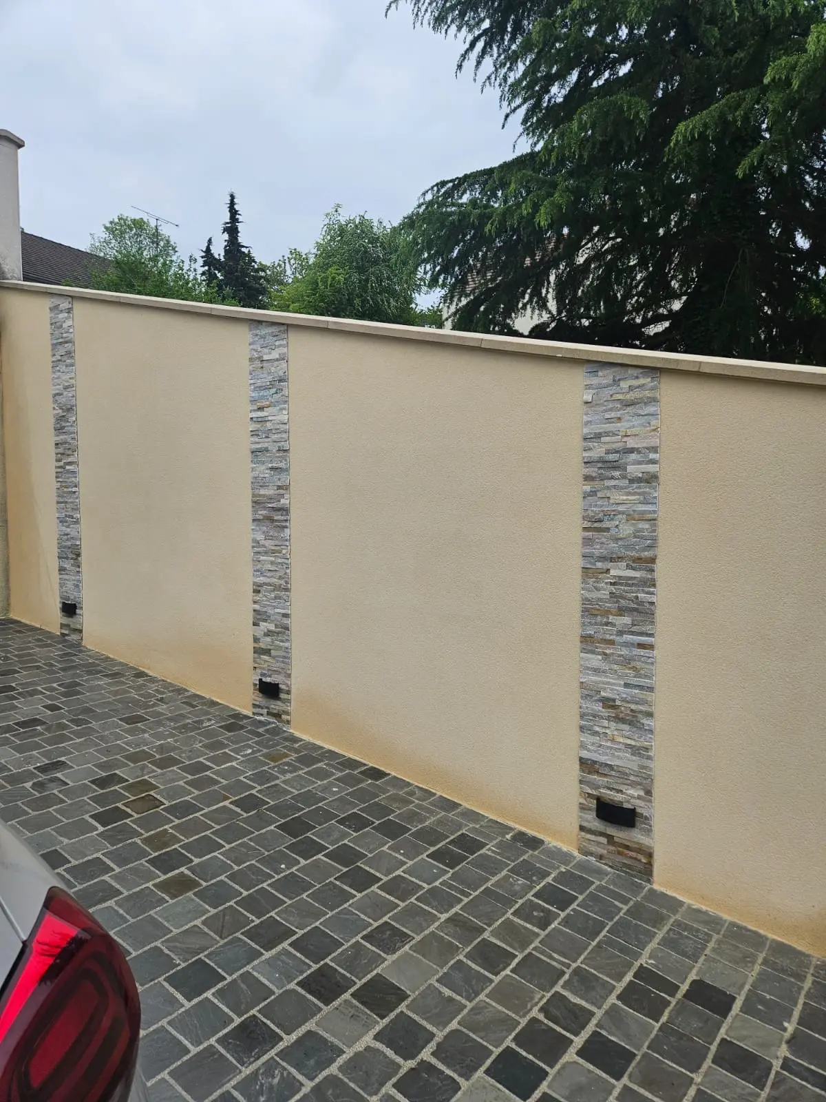 Travaux de rénovation extérieur et intérieur, pavement, terrasse en béton, électricité, plomberie, rénovation de salle de bain