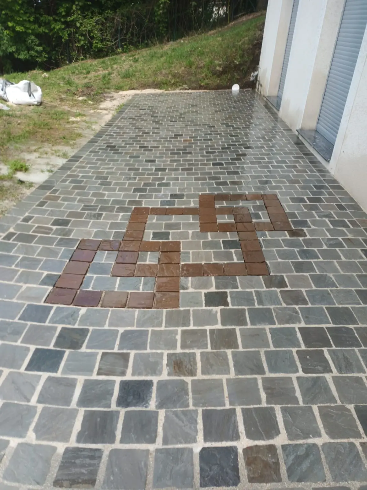 Travaux de rénovation extérieur et intérieur, pavement, terrasse en béton, électricité, plomberie, rénovation de salle de bain