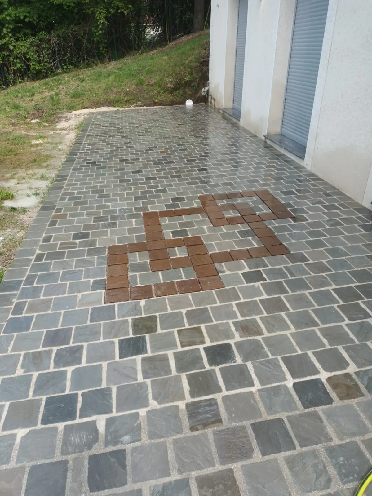 Travaux de rénovation extérieur et intérieur, pavement, terrasse en béton, électricité, plomberie, rénovation de salle de bain