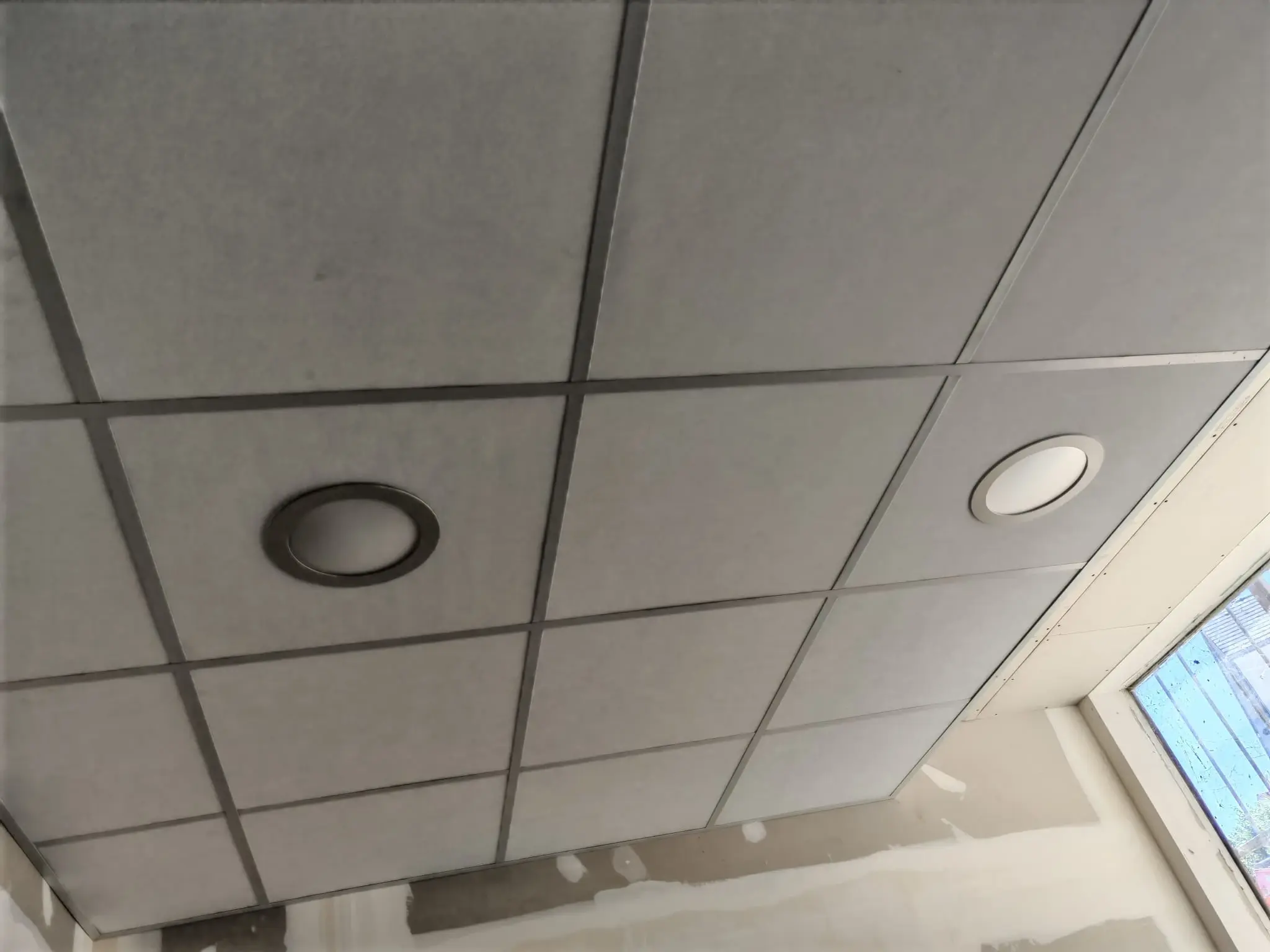 Travaux de rénovation intérieur, doublage, cloison, électricité, faux plafond démontable