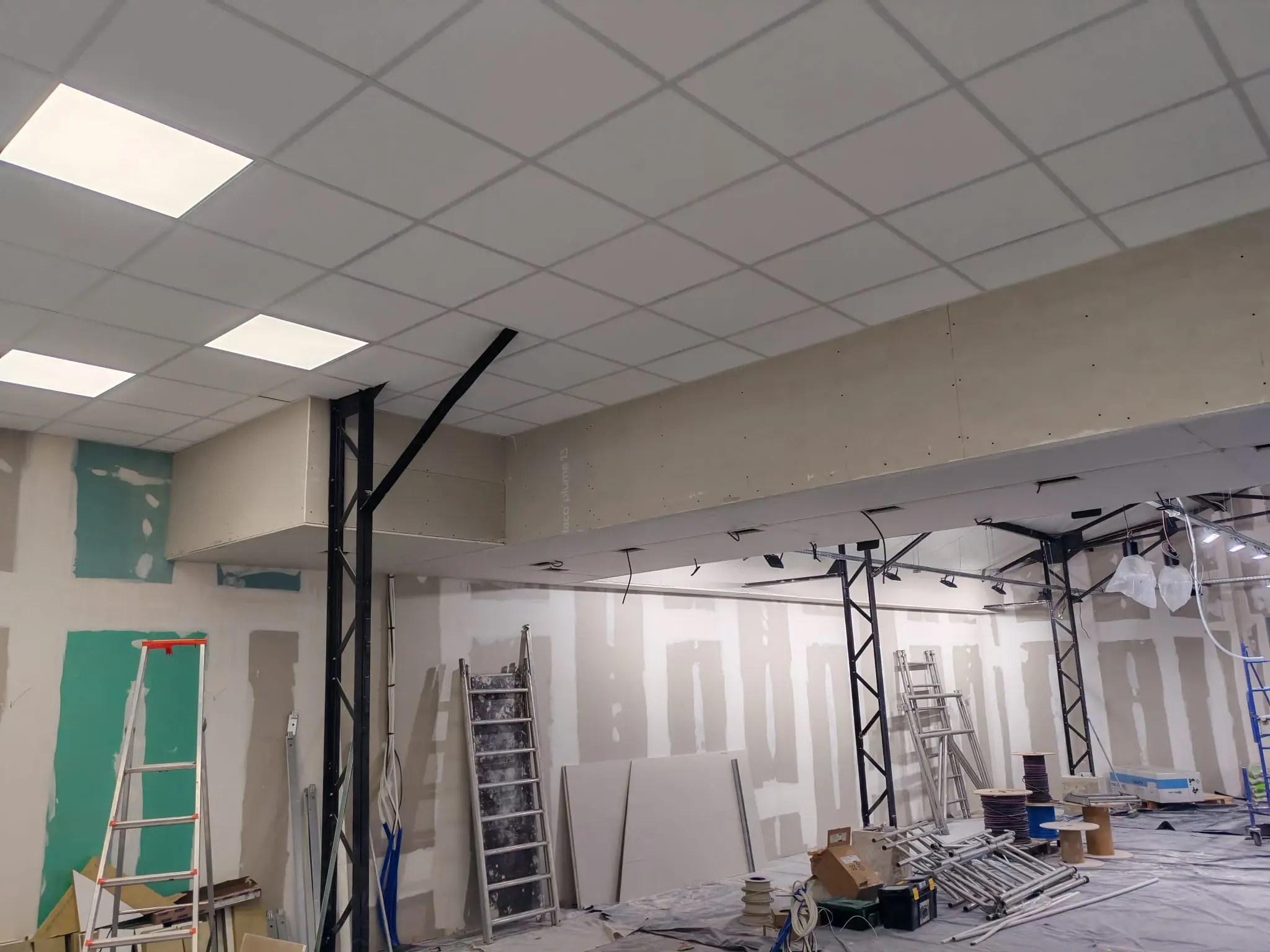 Travaux de rénovation intérieur, doublage, cloison, électricité, faux plafond démontable
