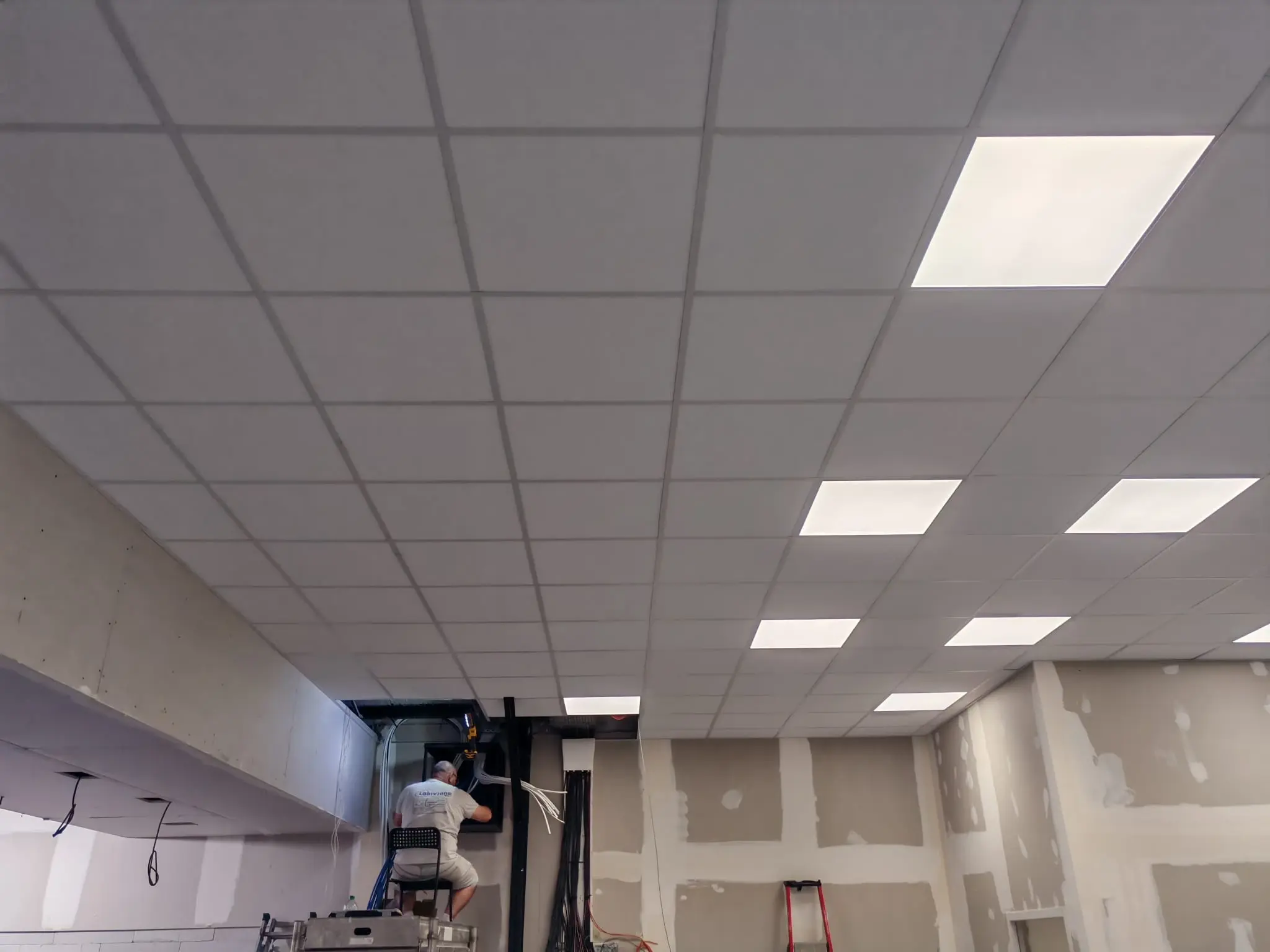 Travaux de rénovation intérieur, doublage, cloison, électricité, faux plafond démontable