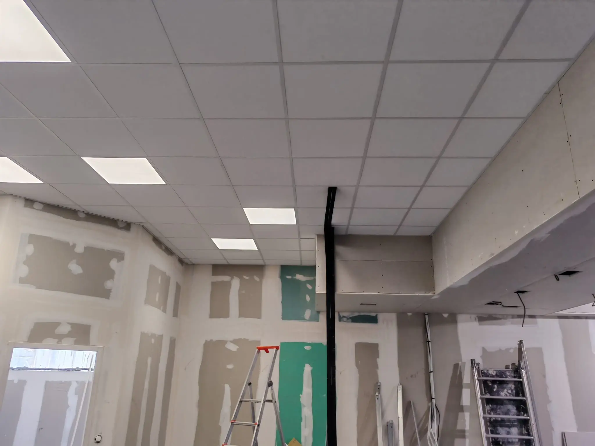 Travaux de rénovation intérieur, doublage, cloison, électricité, faux plafond démontable