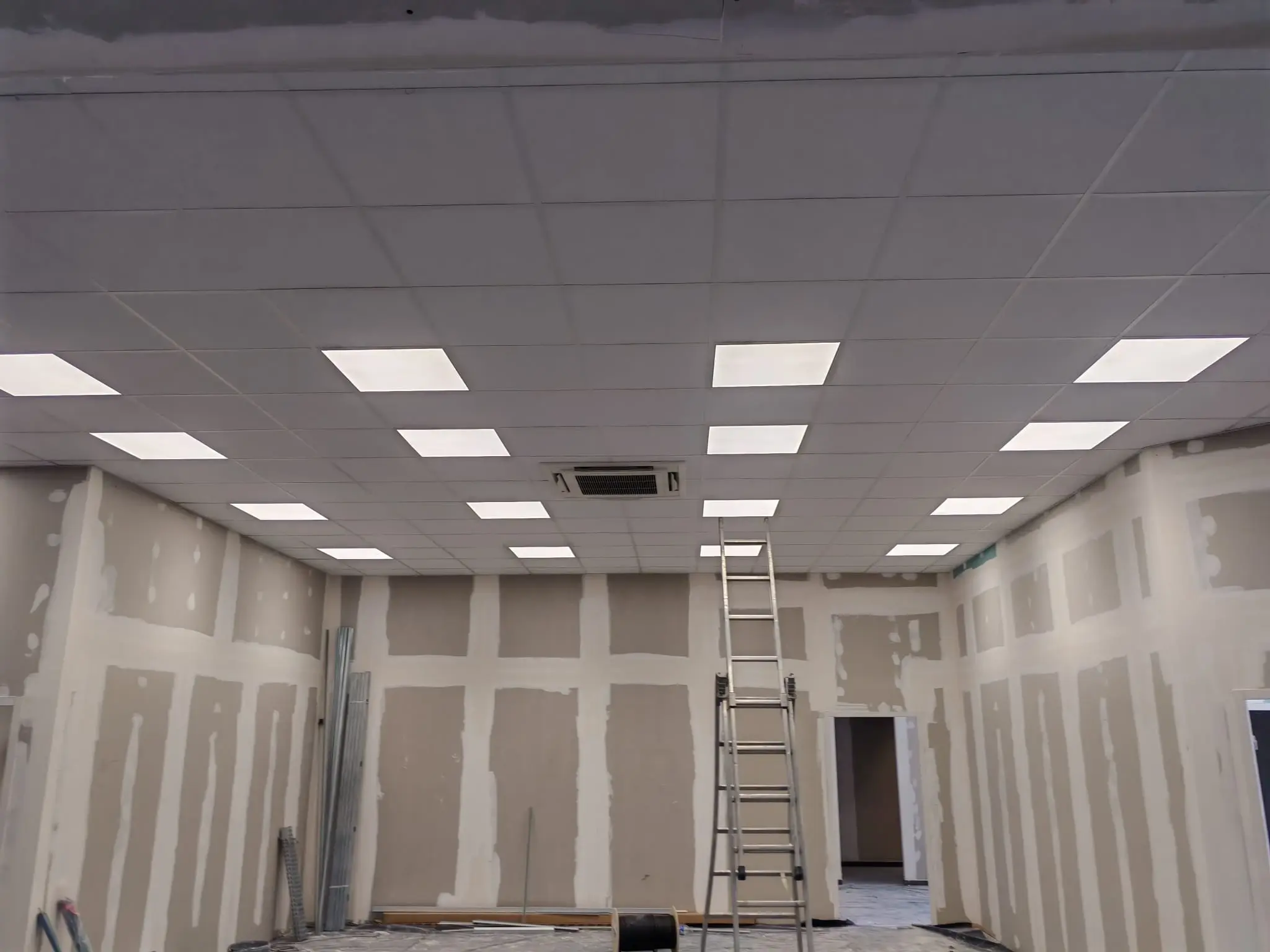 Travaux de rénovation intérieur, doublage, cloison, électricité, faux plafond démontable