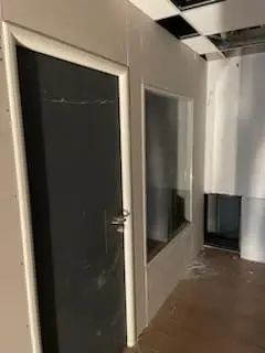 Rénovation d'entrepôt, aménagement de bureaux, pose de cloisons et faux plafonds