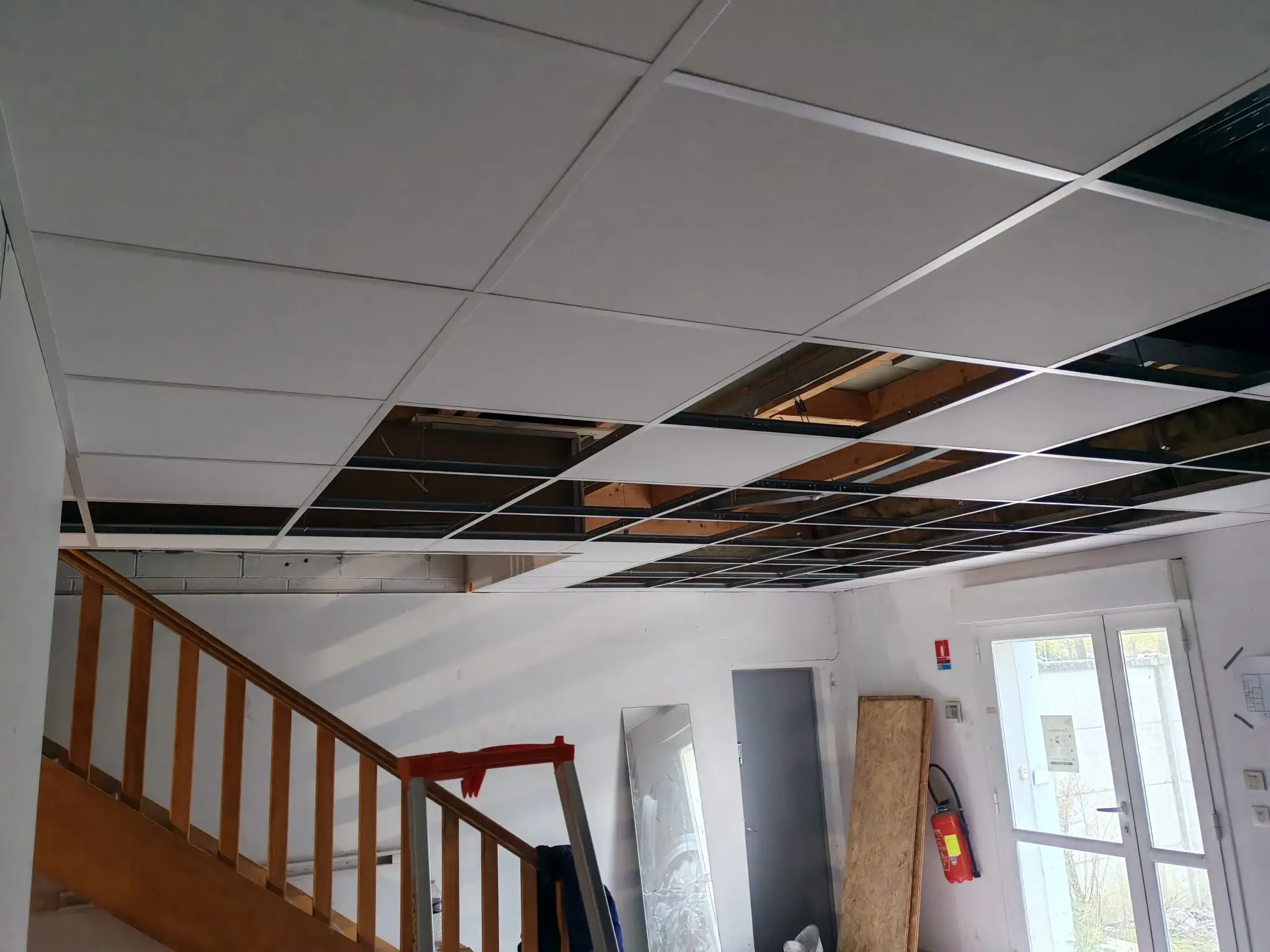 Rénovation d'entrepôt, aménagement de bureaux, pose de cloisons et faux plafonds