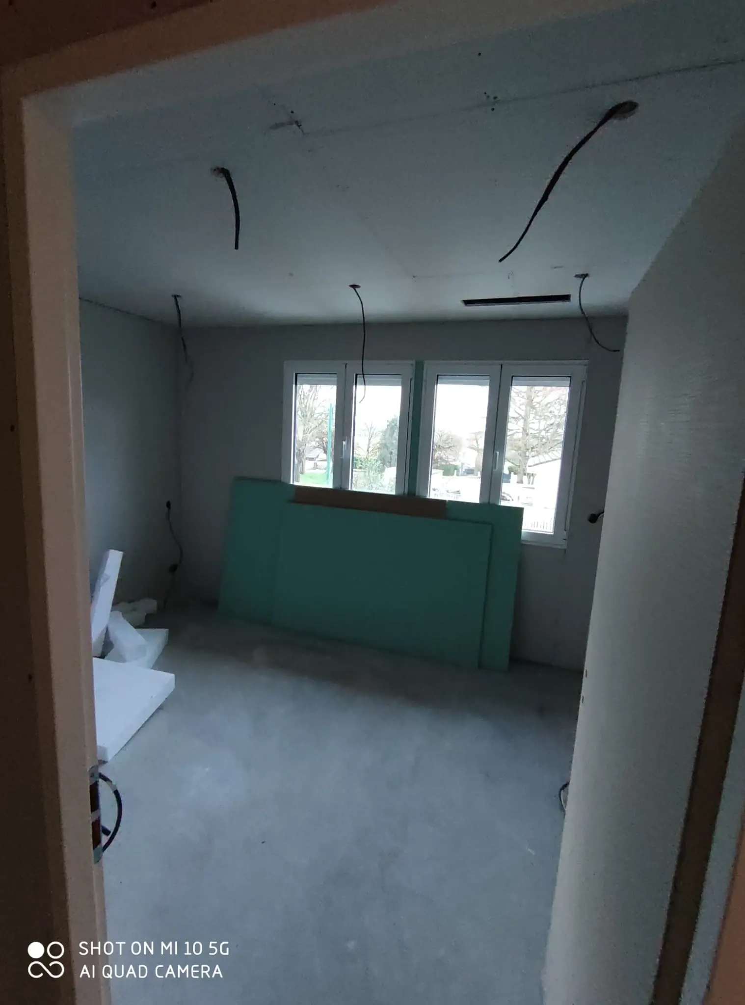 Travaux de rénovation intérieure, isolation intérieure, doublage, cloison, faux plafond, pose de fenêtre et climatisation