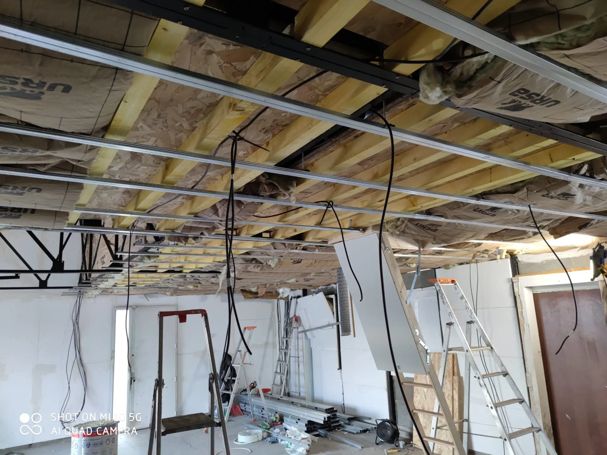 Travaux de rénovation intérieure, isolation intérieure, doublage, cloison, faux plafond, pose de fenêtre et climatisation